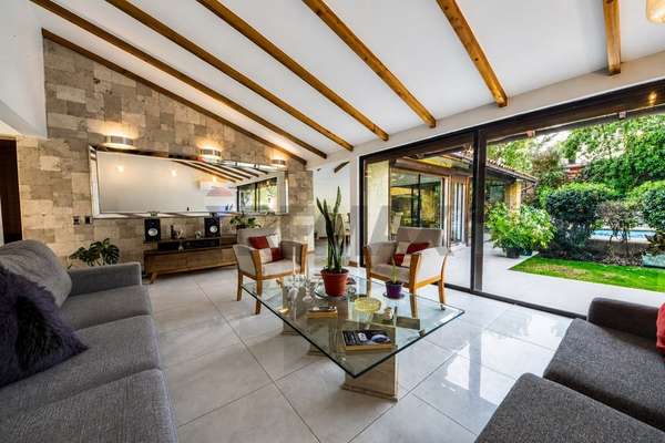 Casa peñalolen 5d+3b+4e, piscina, quincho, terraza