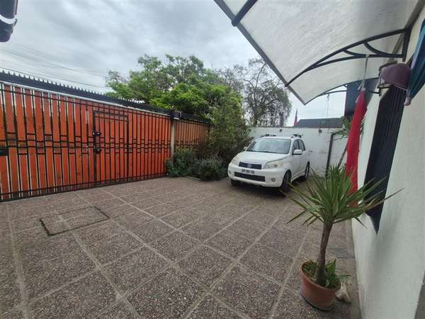 Casa en arriendo de 3 dorm.3 estac en San Miguel
