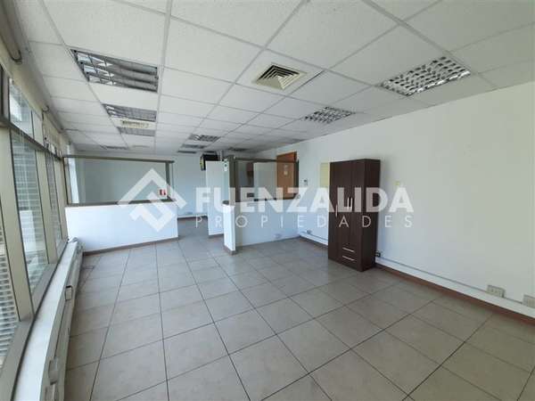 Oficina en arriendo en Las Condes 2 estacionamientos