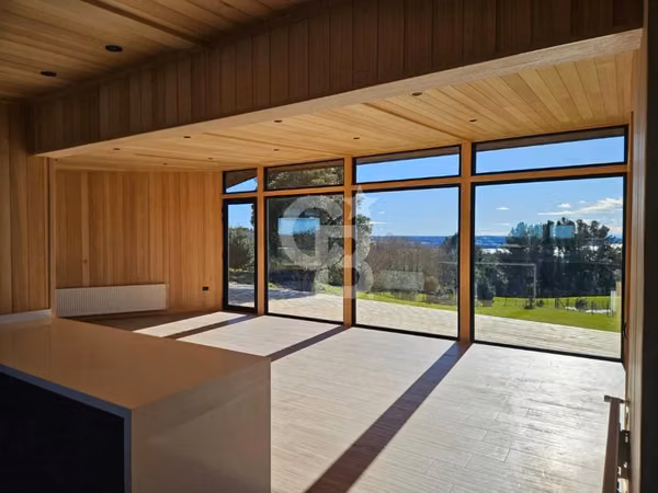 ¡NUEVA! Condominio privado, vista lago y volcanes