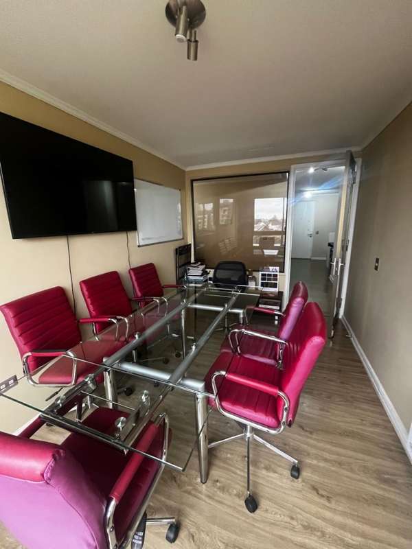ARRIENDO ESTUPENDAS OFICINAS AMOBLADA EN SAN PEDRO