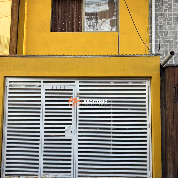 CASA DE TRES PISOS EN EXCELENTE UBICACIÓN