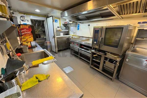 Restaurante-bar con patente turismo | 225 m2