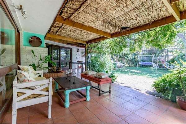 Casa 5 dormitorios piscina y  gran jardín
