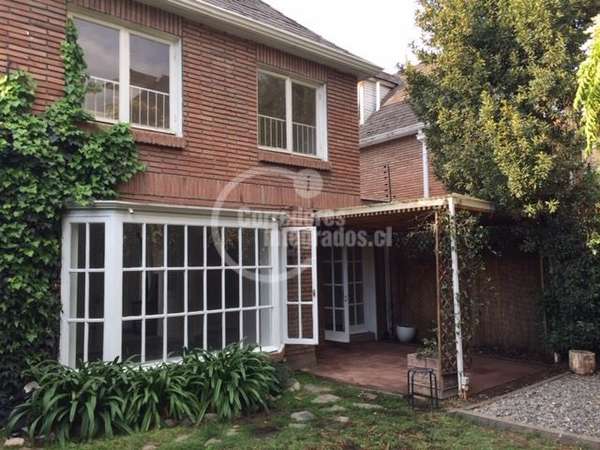 Casa en arriendo de 4 dormitorios en Vitacura