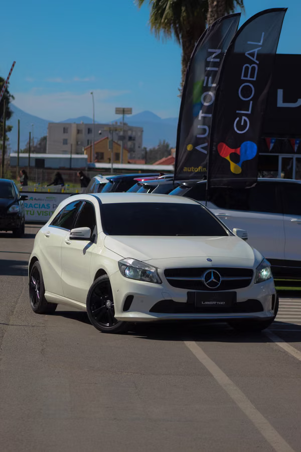 MERCEDES-BENZ A200 1.6 MT 2017