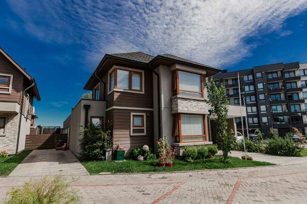 SE VENDE HERMOSA CASA EN CONDOMINIO BORDE LAGUNA