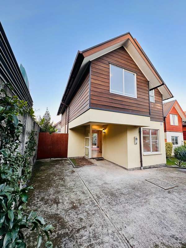 SE VENDE HERMOSA CASA CONDOMINIO LAGAR