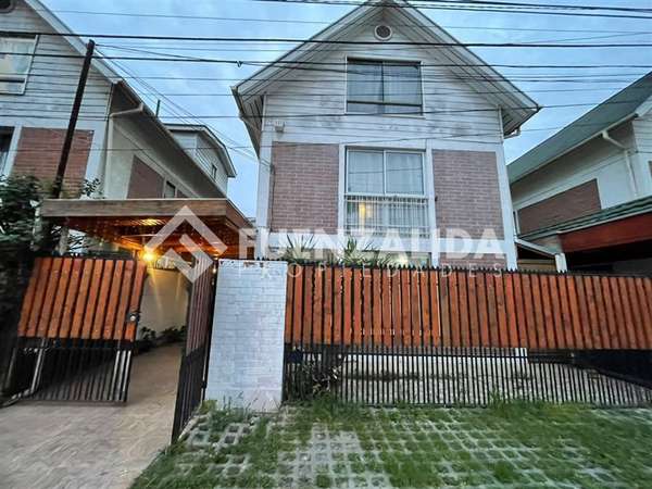Casa en venta de 4 dorm. en Maipú