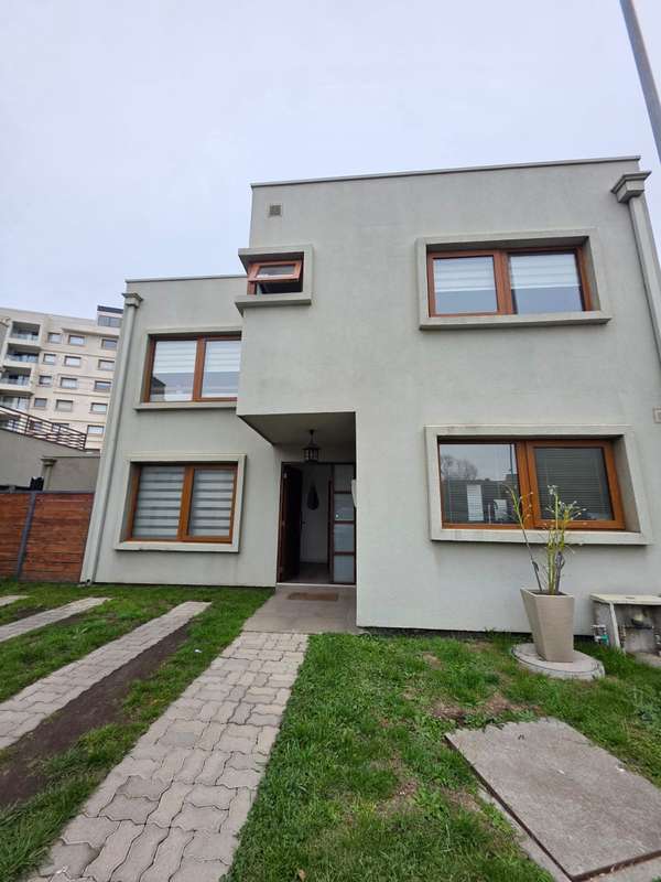 SE ARRIENDA HERMOSA CASA AMOBLADA SECTOR SOR VICENTA