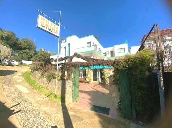 Hotel histórico en venta, centro de Algarrobo, a pasos de la playa – 12 habitaciones