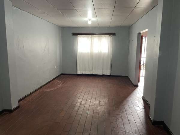 Vende casa sector comercial, oficina; a 50 m calle