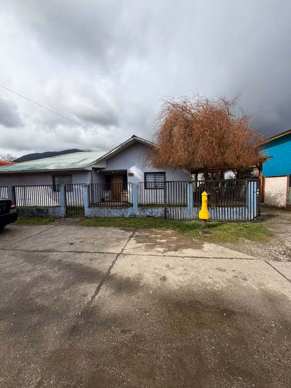 VENDE casa habitación más departamentos en sector céntrico Puerto Aysén.