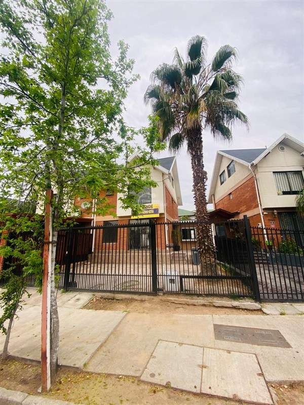 Casa Remodelada en venta de 5 dorm. en La Florida