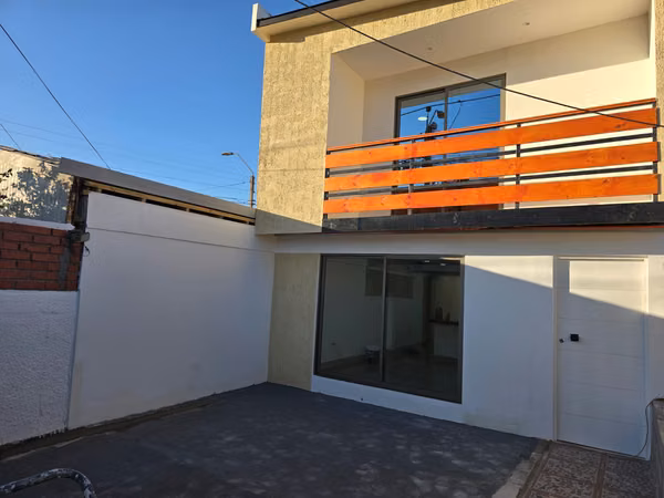 Arriendo Casa Nueva frente a la Uta, a pasos de Edmundo Flores