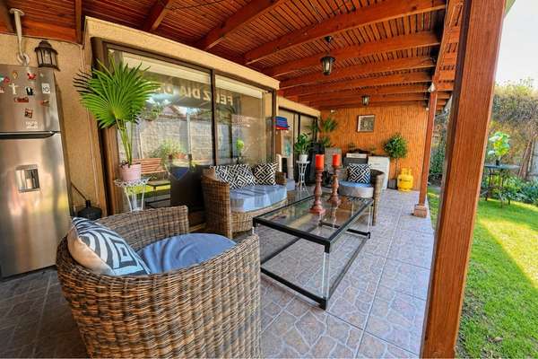 Casa en la florida con hermoso patio con quincho