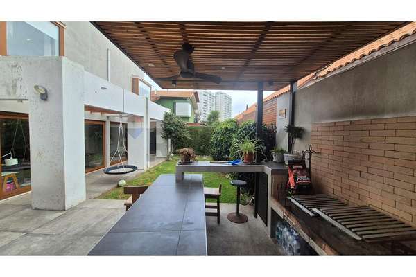 Moderna casa familiar 5d/4b/expectacular quincho