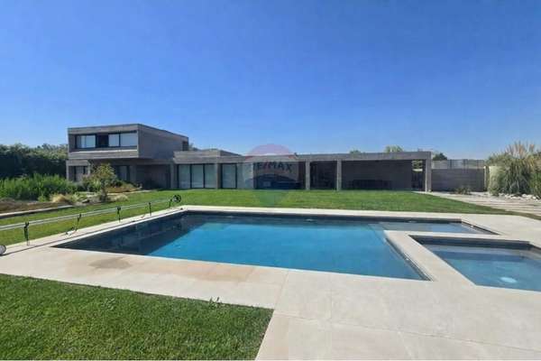 Maravillosa casa en viñas de chicureo