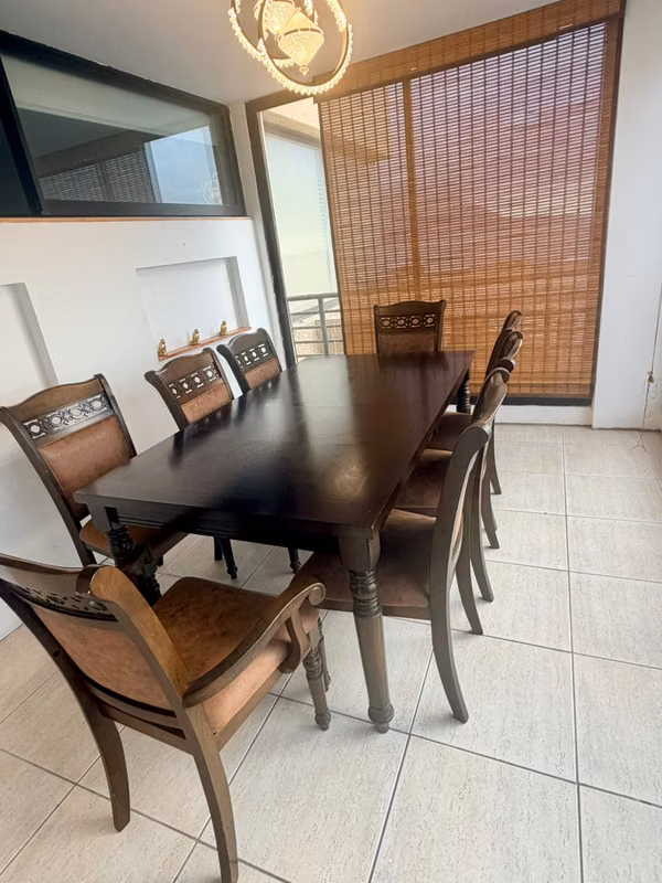 COMEDOR EXTENSIBLE DE MADERA 6 SILLAS MAS 2 SITIALES