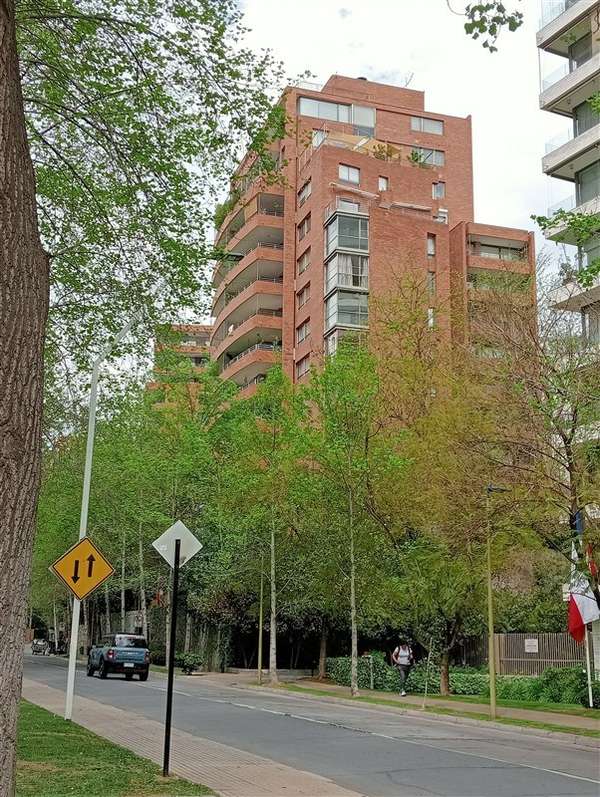 Exclusivo Departamento de 165 m a Pasos del Club de Golf