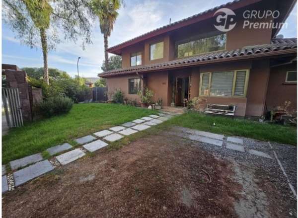 Casa en arriendo, 5D+4B+6Est.,Condominio Santa Elena, Colina