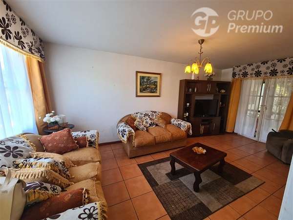 CASA EN VENTA 5D+3B+4EST., DEPTO. INTERIOR, EL BOSQUE