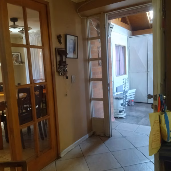 Casa rebajada con patente comercial, Rojas Magallanes