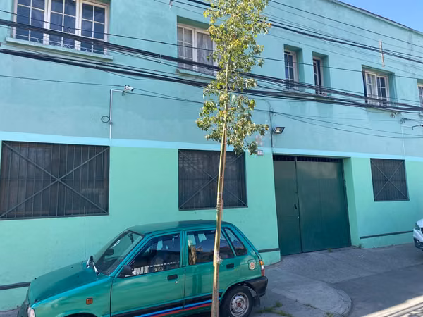 CASA con Gran Terreno en Santiago, Zona Comercial