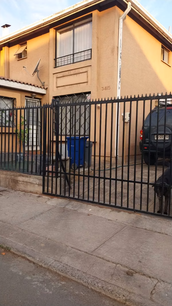 Casa de 2 pisos, sector oriente, amplios espacios