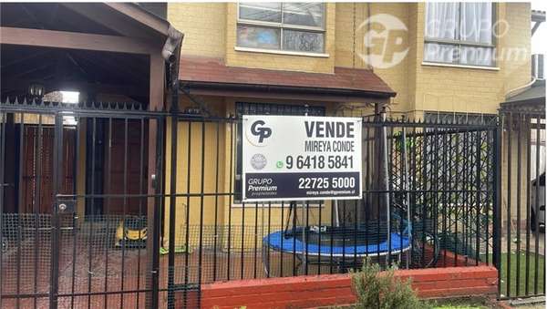 Casa en venta de 3D+2B+1Est,+1BOD en Quilicura