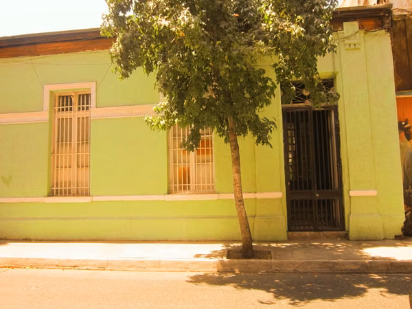 Amplia casa 5D 6B 10 bodegas para arrendar