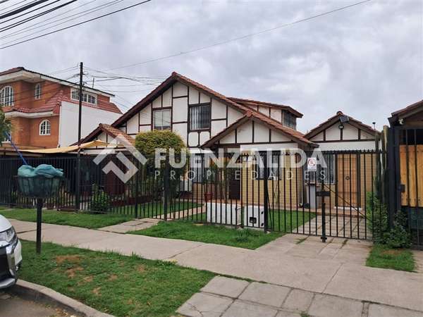 Casa en venta de 4 dorm. en Maipú