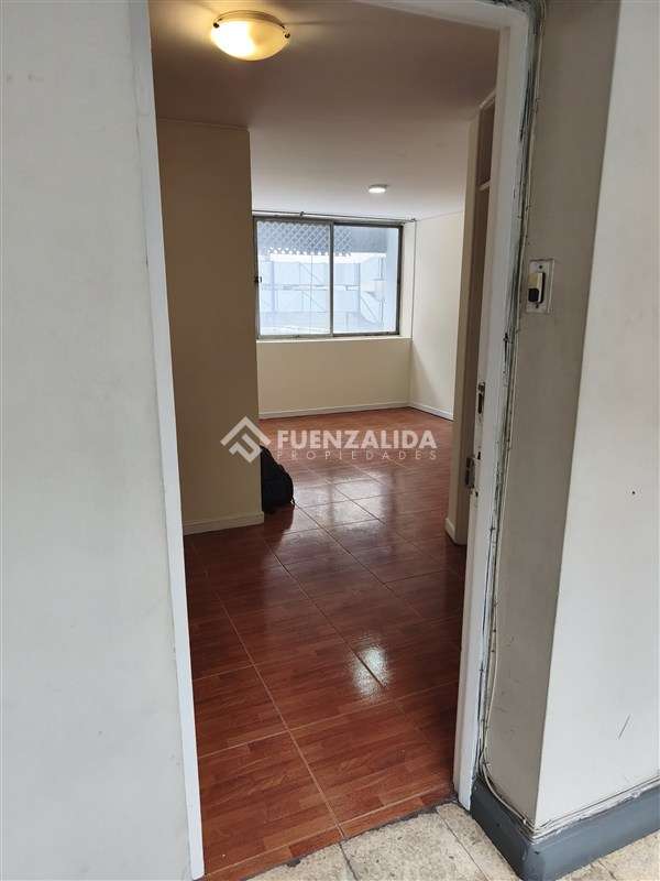 Oficina en venta 2 privados, 1 baño, Metro U. Católica