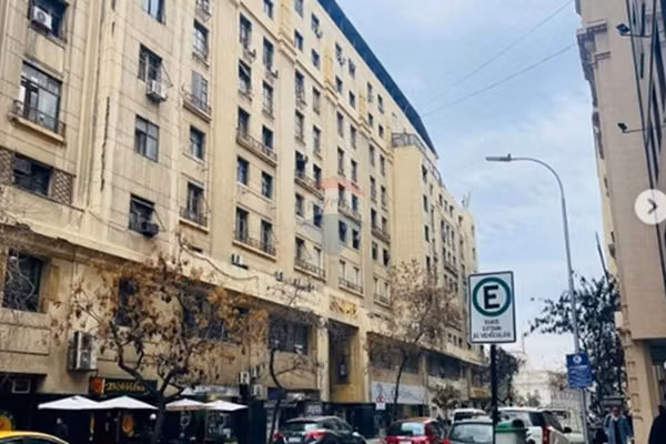 Oficina a pasos de la moneda