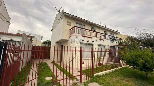 Casa en Sector de Sindempart con 3h y 2b