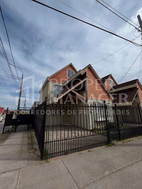 Casa 4D–3B 105m² + 3 Estacionamientos – Condominio Cirari, Parque Lantaño, Chillán.