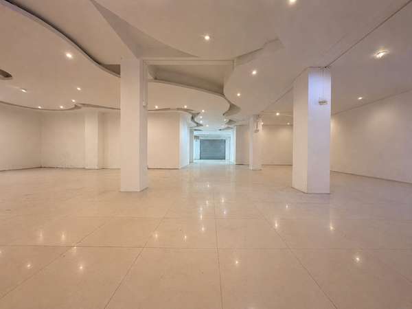 LOCAL COMERCIAL de 217 M² EN BARROS ARANA