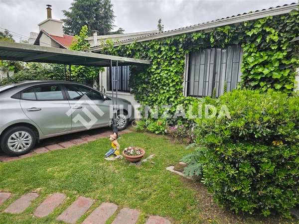 Casa en venta de 3 dorm. en Las Condes excelente ubicación