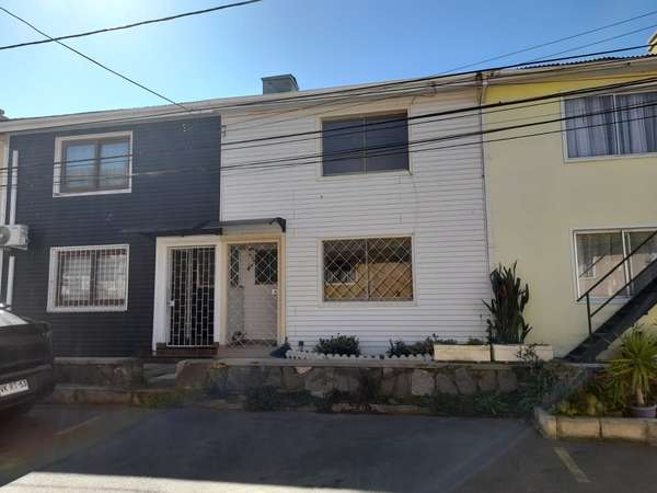 Casa de 2 pisos, 3 D, 1B, Santa Inés