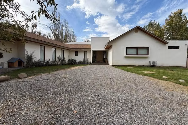 Casa De 320 M2   5 Dorm  4 Baños. Parcela 5000 M2
