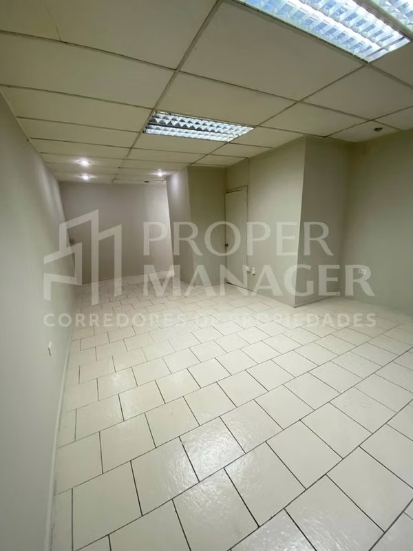 Local Comercial 26m² en Segundo Piso – Patio Las Terrazas, Chillán.