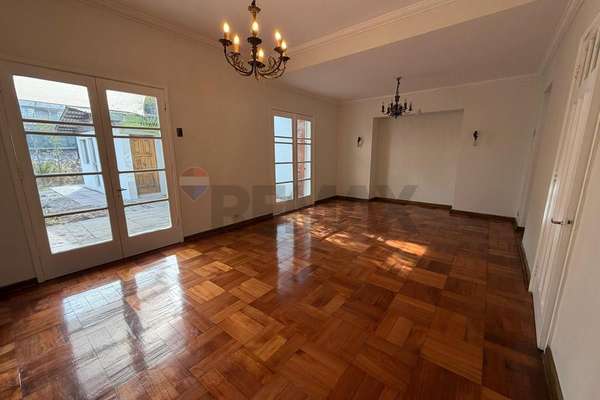 Arriendo dos casas independientes calle sucre