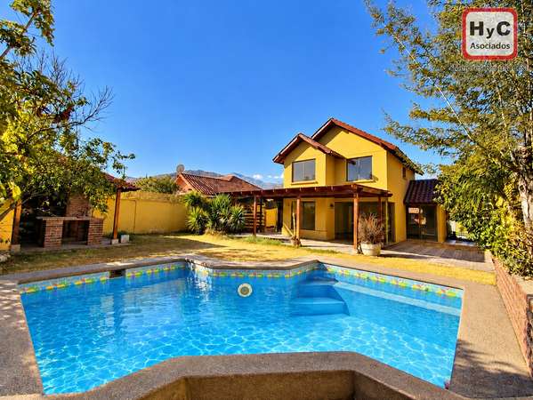 Casa Amplio Terreno 4 Dormitorios Piscina y Quincho