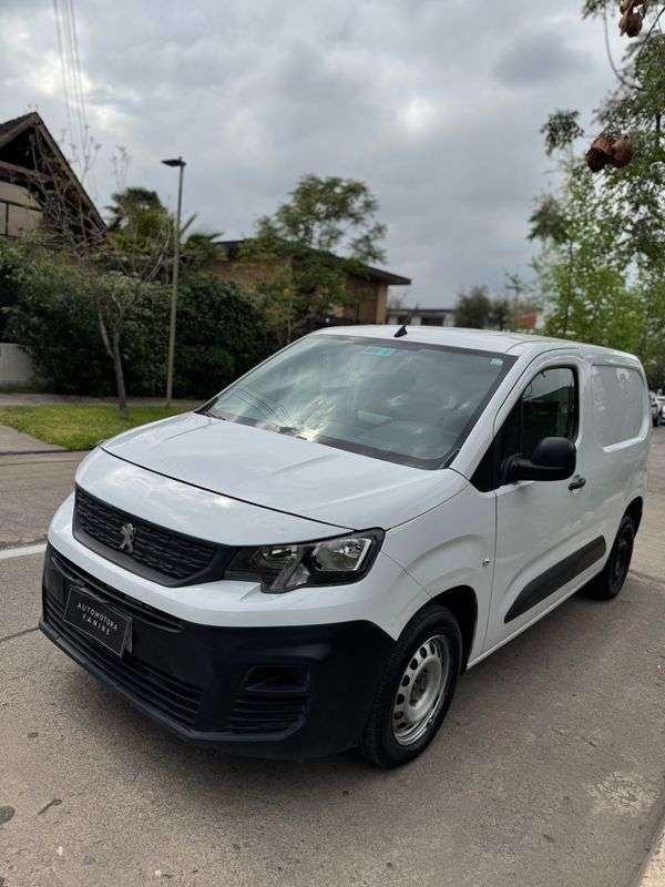 PEUGEOT PARTNER HDI PACK AA EV - 2024 | 4943