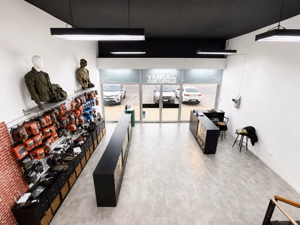 Amplio Local comercial metro Irarrazabal