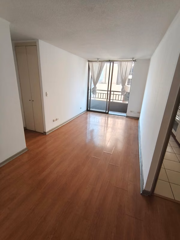 arriendo dp 3 dormitorios + 1 baño+bodega - metro parque bustamante