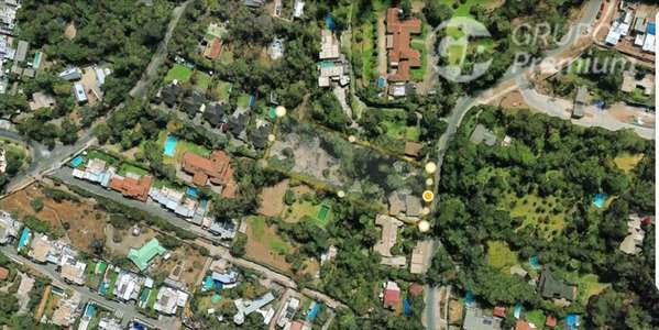 Venta de Parcela con Casa en La Reina