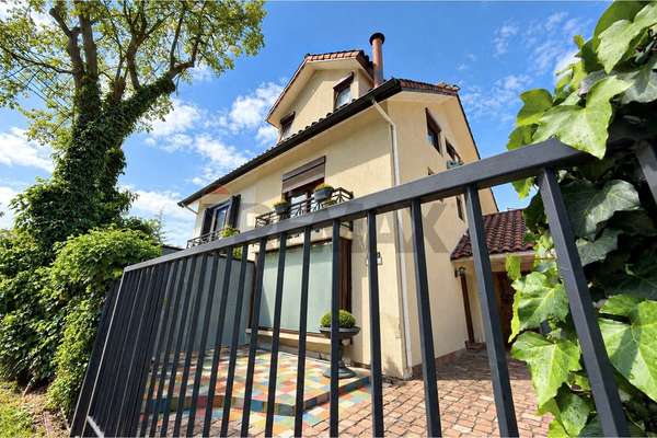 Casa 6d/5b con piscina y amplios espacios.
