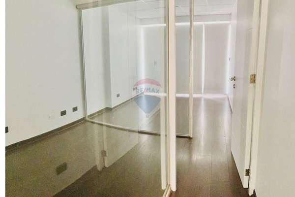 Oficina modera estoril  2p 1e 1b las condes.
