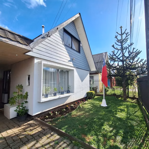 SE VENDE CASA A PASOS J CARRERA  3D/1B/E CON DPTO INTERIOR